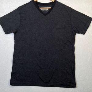 attribute v-Neck T-shirt- Men Large‎